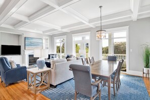 Smart TV, pebolim, mesa de pingue-pongue