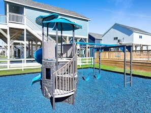 Children’s area - Sea You Soon- Pickle Ball Court-2 bedroom, 2 bath, sleeps 9. (Port Bolivar)