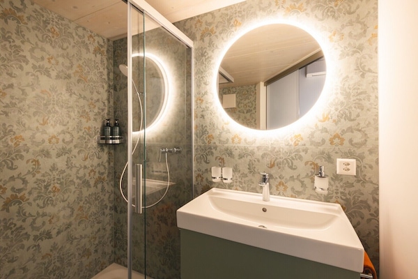 Camera Comfort | Bagno | Doccia, asciugacapelli, asciugamani, sapone