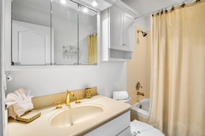 Hair dryer, towels - Experience Anna Maria Island Paradise! With Pool, Steps to Beach! (Holmes Beach)