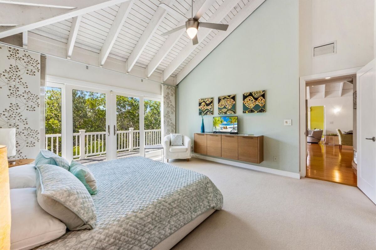 3 bedrooms, desk, iron/ironing board, WiFi (free)