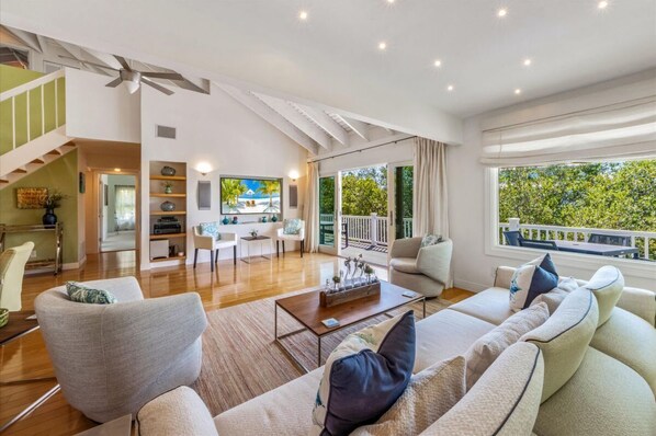 Smart TV, books, offices