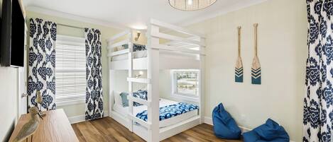 6 bedrooms, free WiFi, bed sheets