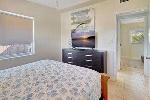 2 bedrooms, in-room safe, iron/ironing board, free WiFi