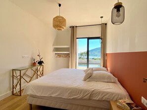 3 chambres, fer et planche à repasser, draps fournis