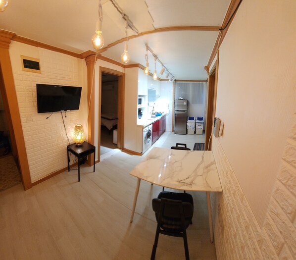 Interior - Cozy Two Room Apartment in Gyeongnidan / Noksapyeong (Seoul)