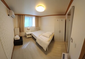 2 bedrooms, iron/ironing board, WiFi, bed sheets - Cozy Two Room Apartment in Gyeongnidan / Noksapyeong (Seoul)