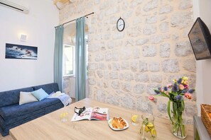Apartment (0 Bedroom) | Living area | 82-cm LCD TV with satellite channels - Stone Whisper 1 (Dubrovnik)