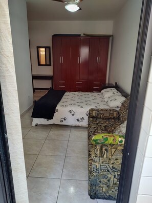 2 slaapkamers, een strijkplank/strijkijzer, wifi