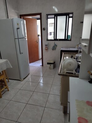 Fridge, microwave, stovetop, blender