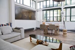 Living area - Architectual designed Atelier at the footsteps of Sacre Coeur (Paris)