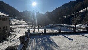 A snow-covered landscape with a mountain in the background and a building on the left. - Gites Simond welcomes you to Arvieux in the heart of the Queyras Regional Park, (Arvieux)