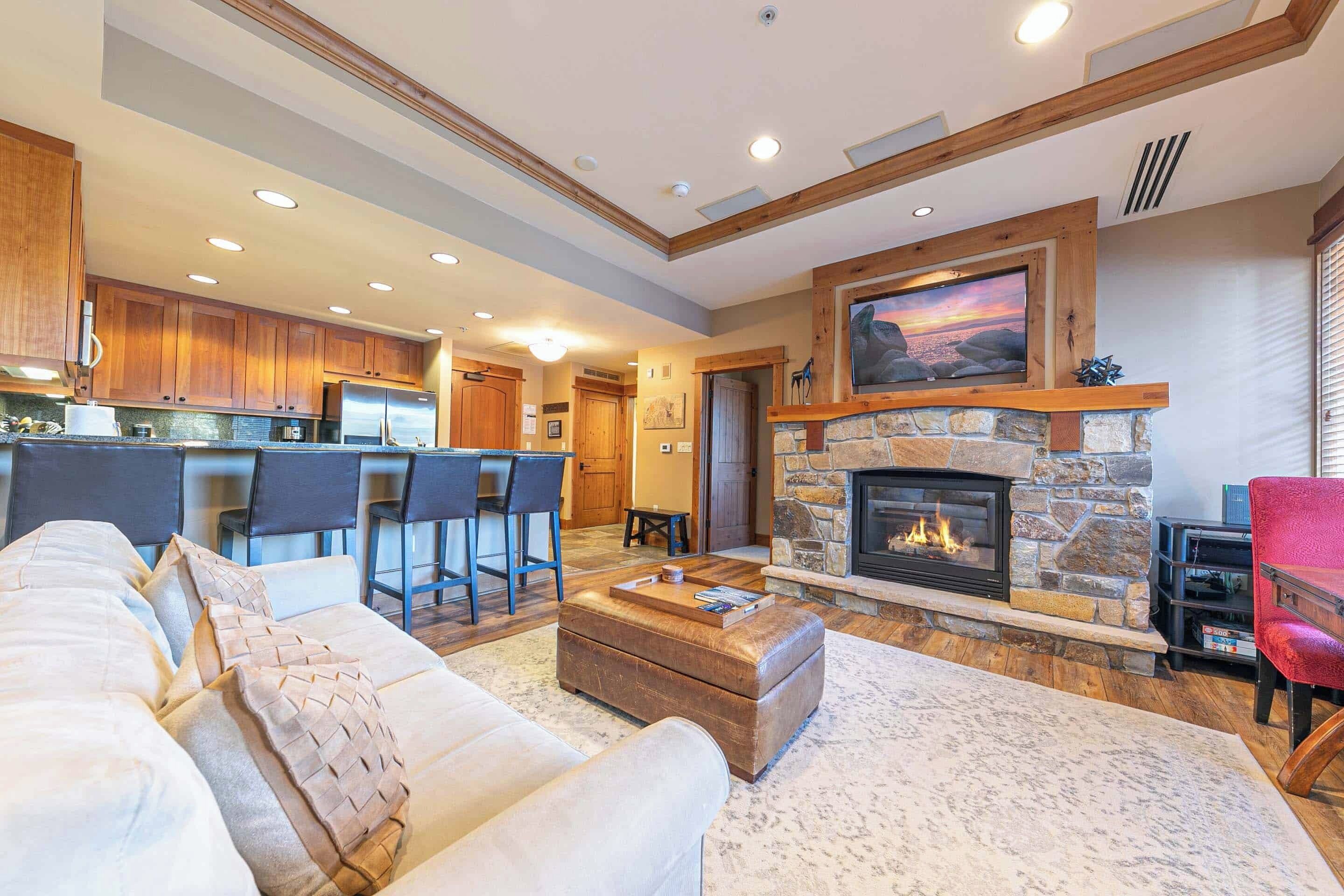 Televisión y chimenea 