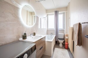 Hair dryer, towels, soap, toilet paper - La belle Europe, magnifique vue et balcon (Mulhouse)