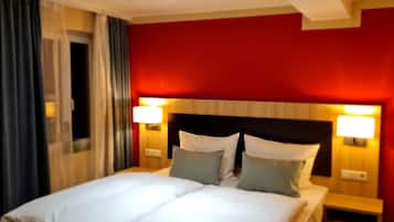 Double Room | Down comforters, desk, laptop workspace, free WiFi