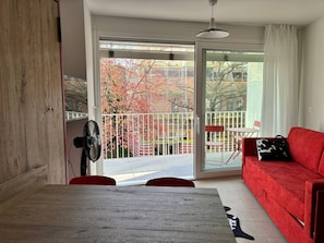 Studio, 1 Bedroom, Balcony | Living room
