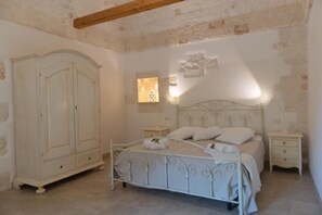 4 bedrooms, iron/ironing board, free WiFi