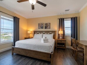 4 bedrooms, iron/ironing board, travel crib, free WiFi - Adventures in Sombrero ~ Pet Friendly, Private Pool, 26' Dock (Marathon)