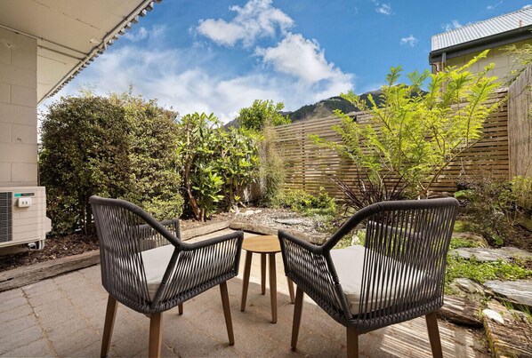 Terrace/patio - 5 minute walk into Queenstown with carparking (Queenstown)