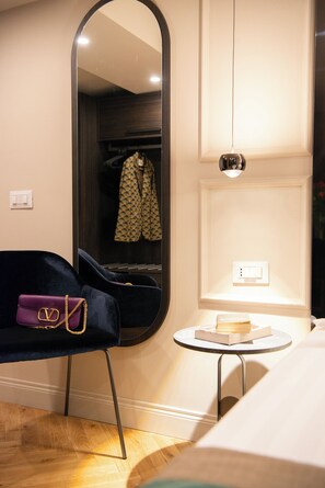 Panoramic Apartment, City View | In-room safe, soundproofing, iron/ironing board, free WiFi - H77 Apartments - Maison D'Art Collection (Rome)