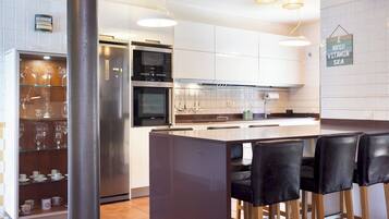 Micro-ondes, four, plaque de cuisson, lave-vaisselle