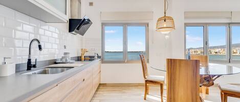 Mikrowelle, Ofen, Herdplatte, Geschirrspüler