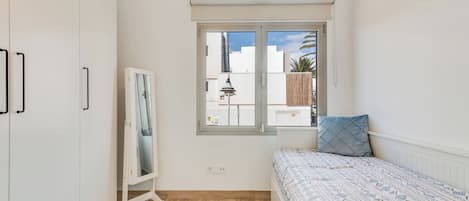 3 bedrooms, iron/ironing board, Internet, bed sheets
