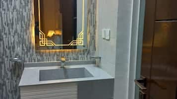 Quarto casal luxo | Banheiro | Chinelos