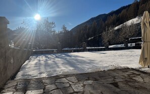 Property grounds - Gites Simond welcomes you to Arvieux in the heart of the Queyras Regional Park, (Arvieux)