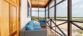 Sunset Retreat - Sleeps 4 - Near Secret Beach