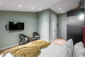 Doppia Standard, vista città | Biancheria da letto di alta qualità, minibar, una cassaforte in camera