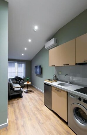 Premium bedding, minibar, in-room safe, soundproofing - Urban Hotel Baku (Baku)