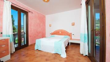 In-room safe, cribs/infant beds, bed sheets