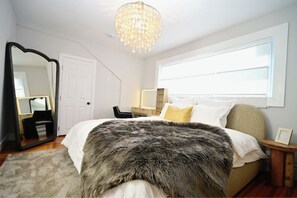 3 chambres, coffres-forts dans les chambres, fer et planche à repasser