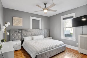 2 bedrooms, in-room safe, desk, iron/ironing board