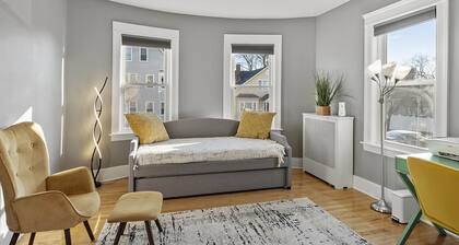 Luxurious 2 BD next to UMass sleep up to 8 with Gym