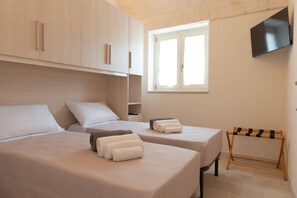 2 bedrooms, iron/ironing board, travel cot, free WiFi
