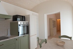 Fridge, microwave, stovetop