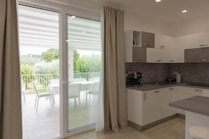 Coffee/tea maker, microwave, oven, stovetop - Villa near Cisternino with Pool and Orchard (Cisternino)