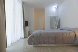 Free WiFi - Villa near Cisternino with Pool and Orchard (Cisternino)