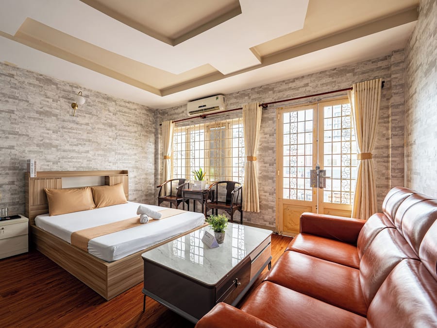 Tripla familiare, vista città | Una scrivania, Wi-Fi gratuito