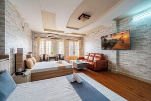 ห้องแฟมิลี่ทริปเปิล, วิวเมือง | โต๊ะทำงาน, Wi-Fi ฟรี