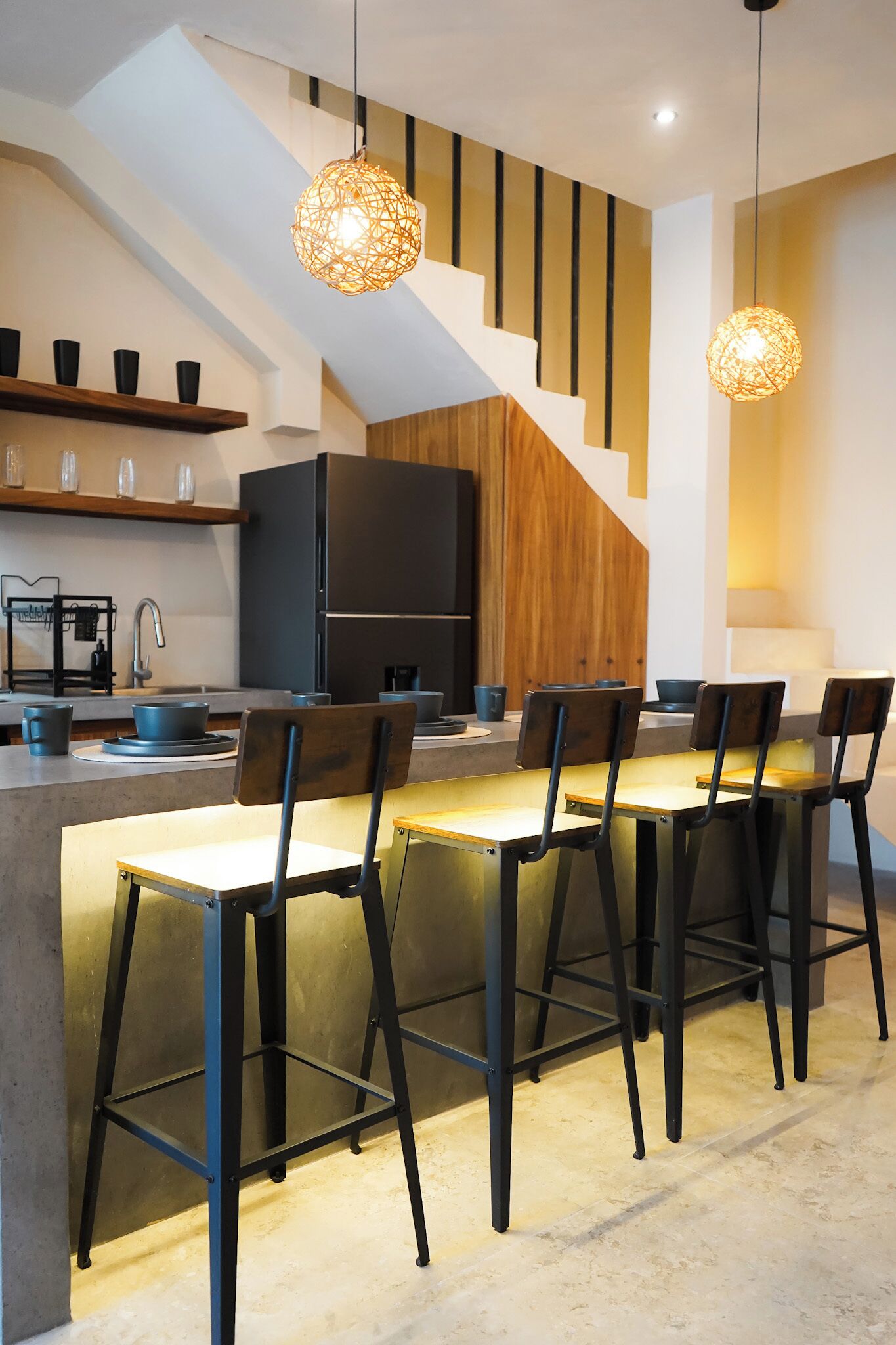 Fridge, stovetop, cookware/dishes/utensils, freezer