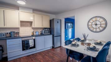 Rumah | Dapur pribadi | Lemari es, microwave, oven, dan kompor
