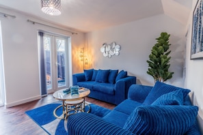 House | Living area - Stylish 3-bedroom House With Parking - Sleeps 6 (Durham)