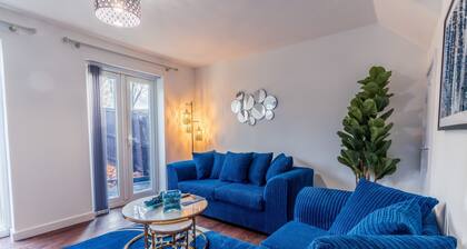 Stylish 3-bedroom House With Parking - Sleeps 6