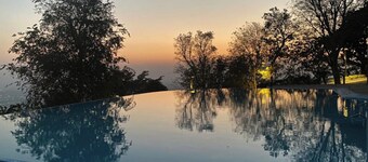 A Majestic and Luxurious Villa Overlooking the Ganges