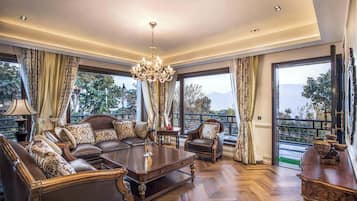 Villa, 3 Schlafzimmer, barrierefrei, Raucher | Wohnzimmer | Bücher