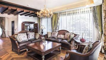 Villa, 3 Bedrooms, Accessible, Smoking | Living room | Books