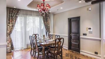 Villa, 3 Bedrooms, Accessible, Smoking | Dining room